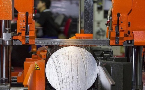 南城立式金属带锯床切削出现跑带故障解决方法！